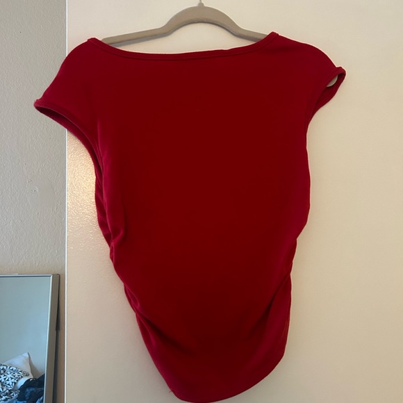 Red top - Picture 4 of 4